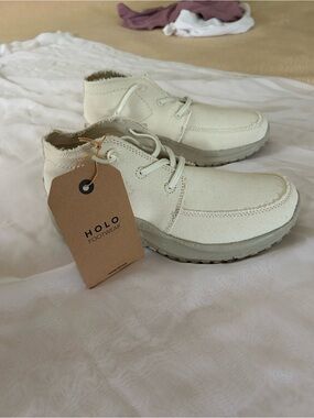 HOLO Footwear Women’s Cream Canvas Lace-Up Sneakers